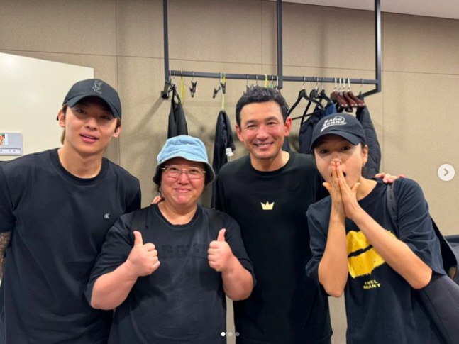[SCin스타] "인생 첫 공연, 최고" 덱스, '맥베스' 황정민과 재회
