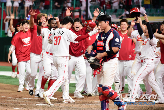 '이런 야구가 다 있네' 9회말 2아웃 동점포→12회말 2아웃 끝내기포……