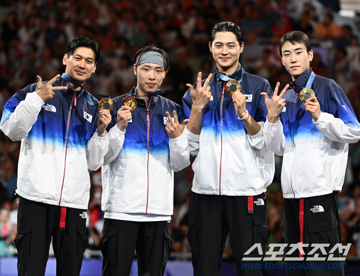 "오상욱,넌 최고야!" 韓펜싱 사상 최초의 올림픽 2관왕을 만든 이 한마…