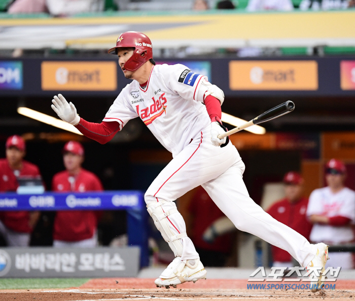 "지더라도 이건 아니다" 문학을 뒤집어놓은 홈런, 기적은 어떻게 일어났나…