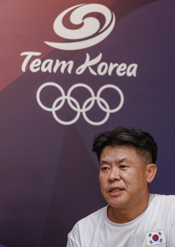 (파리=연합뉴스) 황광모 기자 = 신명주 대한사격연맹 회장이 1일(현지시간) 프랑스 파리 코리아하우스에서 연합뉴스와 인터뷰하고 있다. 2024.8.1 hwmpooh@yna.co.kr