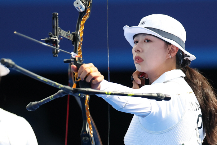 '3관왕 가즈아!' 임시현, 개인전 64강서 압승! 무난히 32강 진출[…
