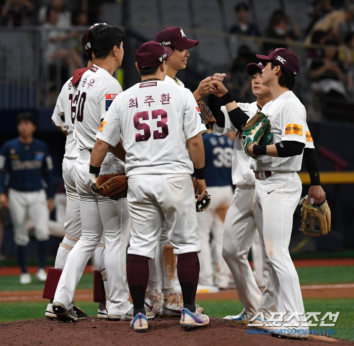8-0 역전의 희생양, 언제까지 비극의 주인공만 될 거냐...도슨 비보에…