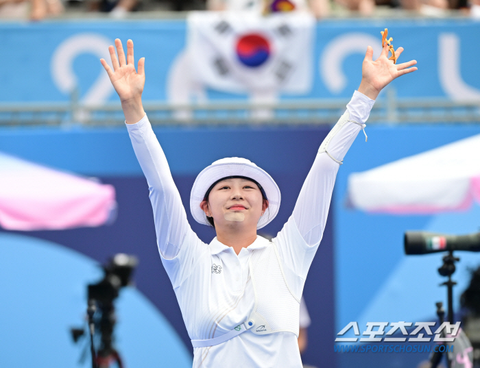 '3관왕까지 딱 1승' 임시현, 전훈영에 대역전승 '결승 진출'...은메…