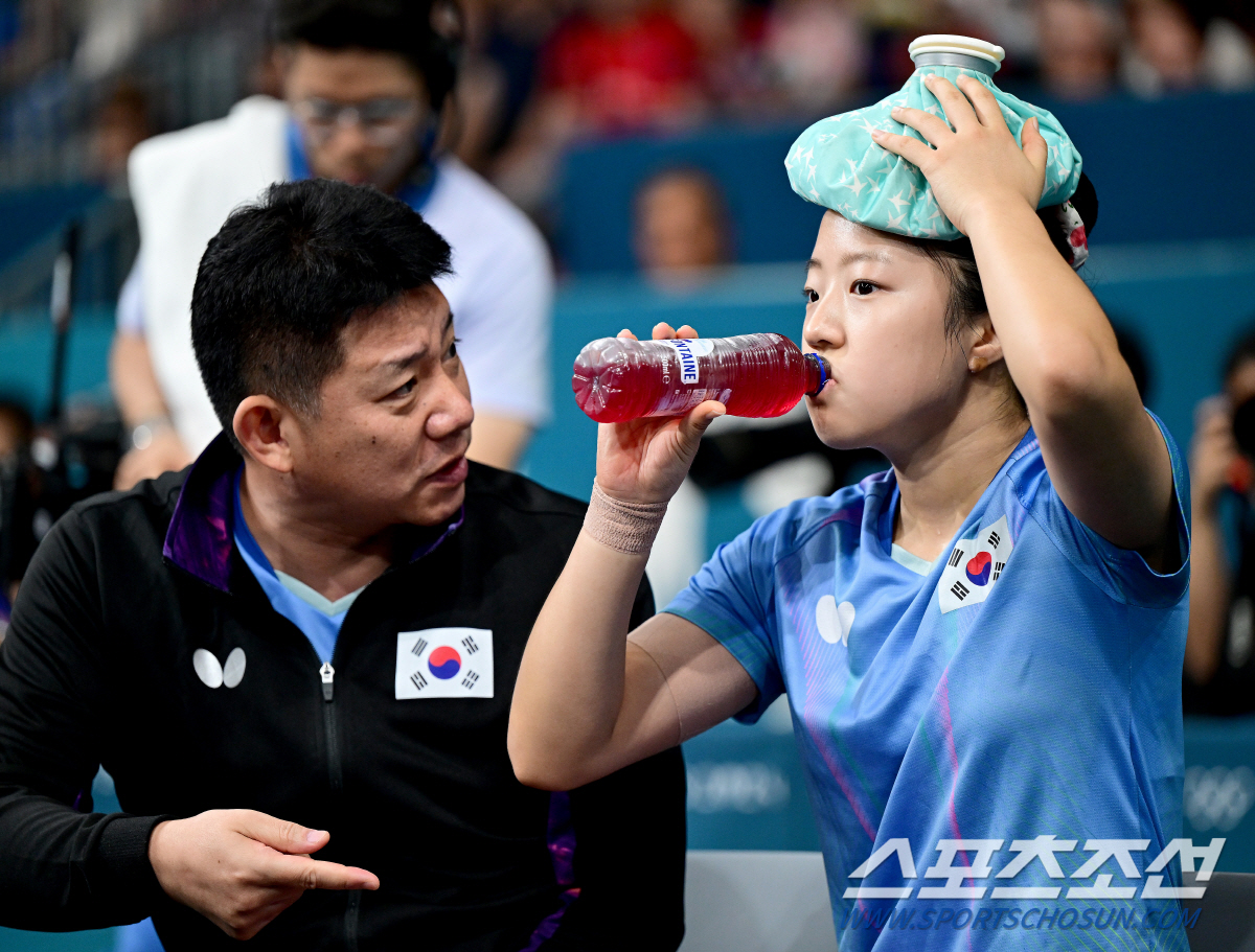 "울지마!잘했어,신유빈" 日톱랭커에 2대4패,20년만의 女단식 동메달 불…