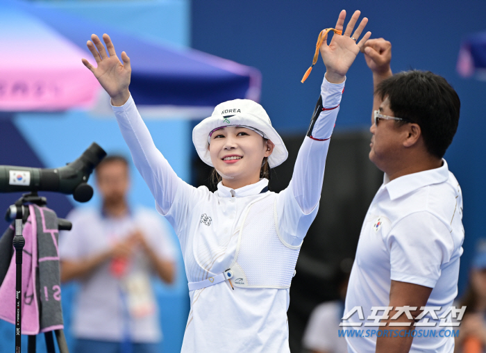 '맏언니' 전훈영, 아쉬운 동메달 실패...24년만의 금은동 싹쓸이도 아…