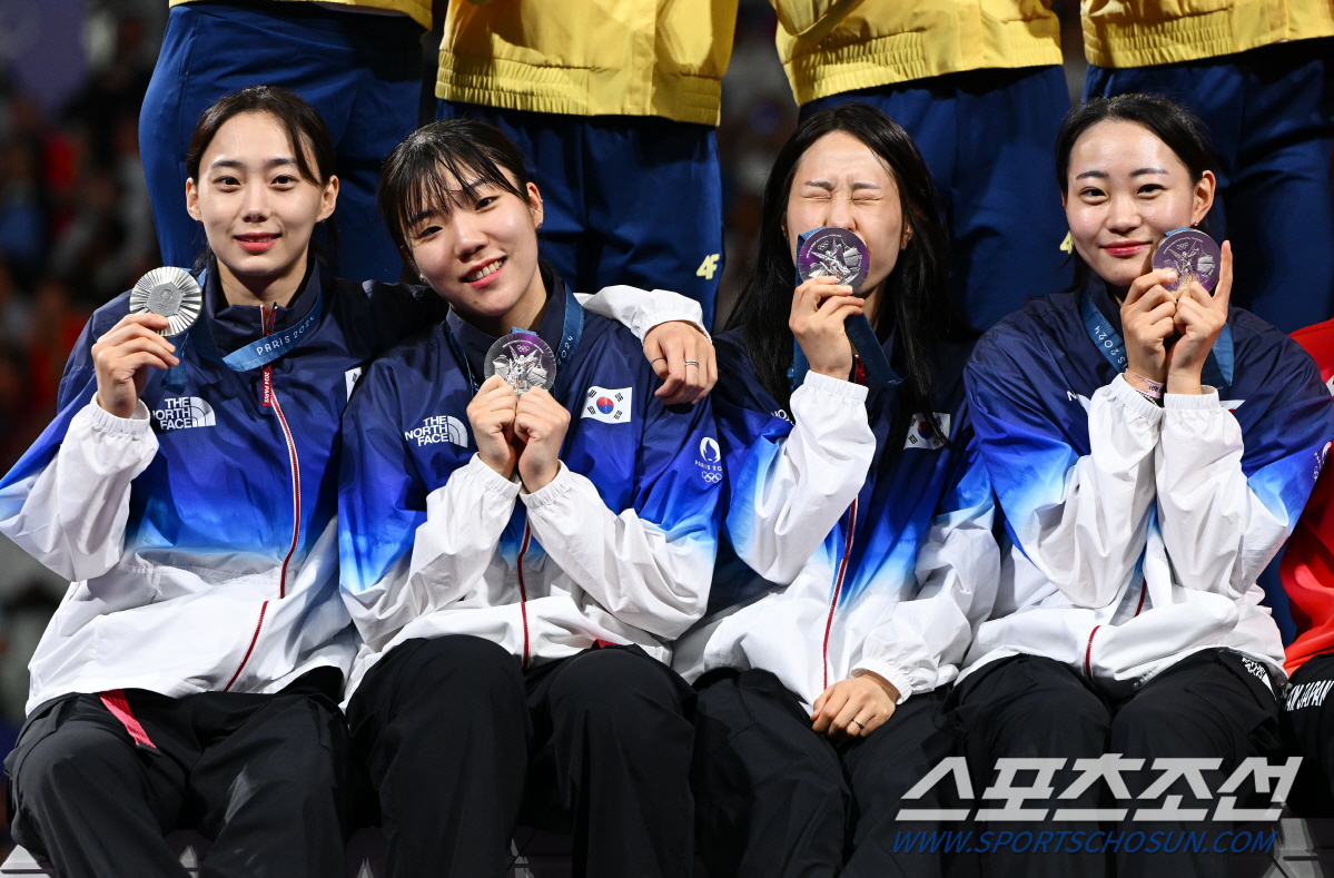 "아빠 나 벌써 올림픽 메달 2개 땄어!" '女펜져스'윤지수→ 父윤학길 …