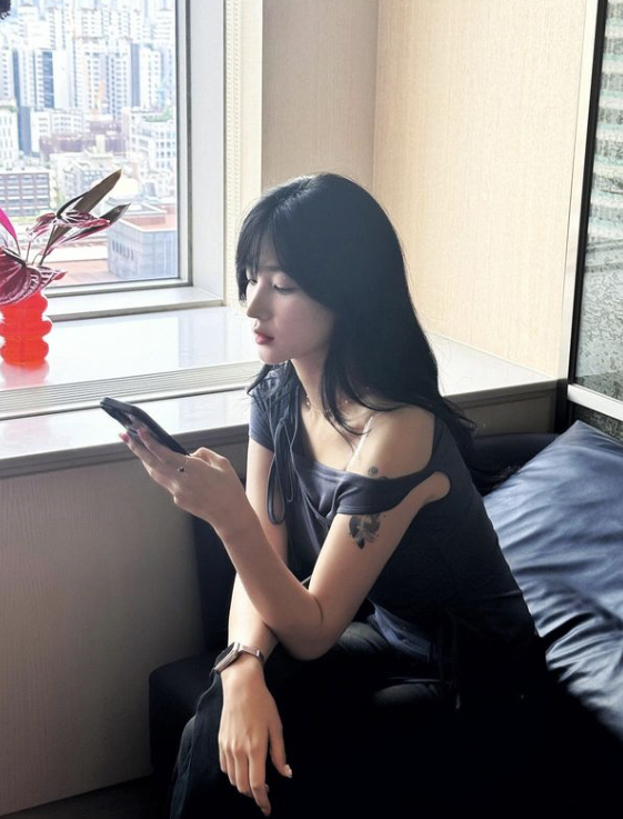 [SCin스타] 율희, 타투 데이트…최민환 이혼 후 다시 찾은 20대