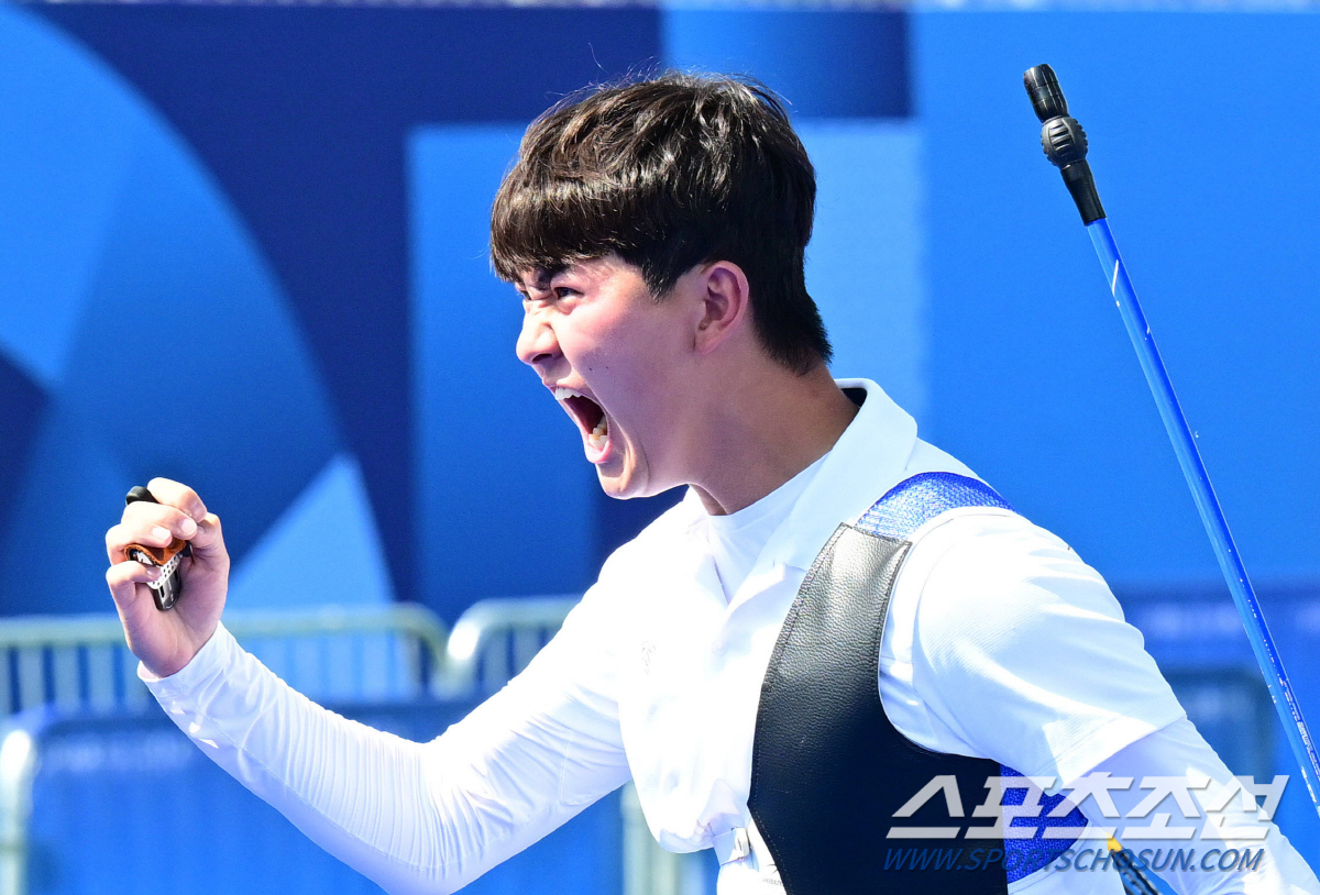 "이런게 쪼는맛" 김제덕,마지막 짜릿 10점...男태극궁사 3인 전원 8…