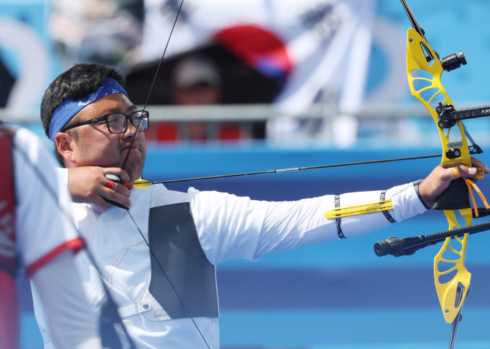 "3관왕 가즈아!" 金우진,디펜딩챔프 꺾고 4강 이우석과 대결, 한국 은…