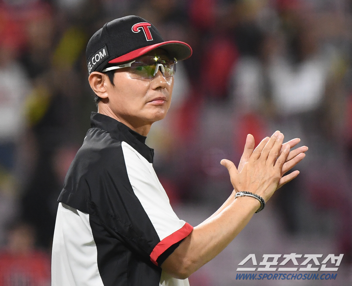 폭염 경기 강행, 뿔난 염경엽 감독의 파격 제안 "경기 시간 7시로 늦추…