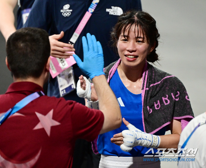 [올림픽]'한국 여자복싱 첫 메달리스트' 임애지, 54㎏급 준결승서 석패…