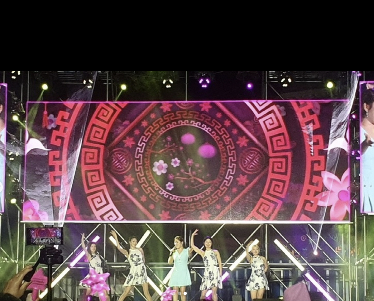 송가인, 구두 벗어던지고 '맨발 투혼'..팬사랑 甲 '트롯 요정'