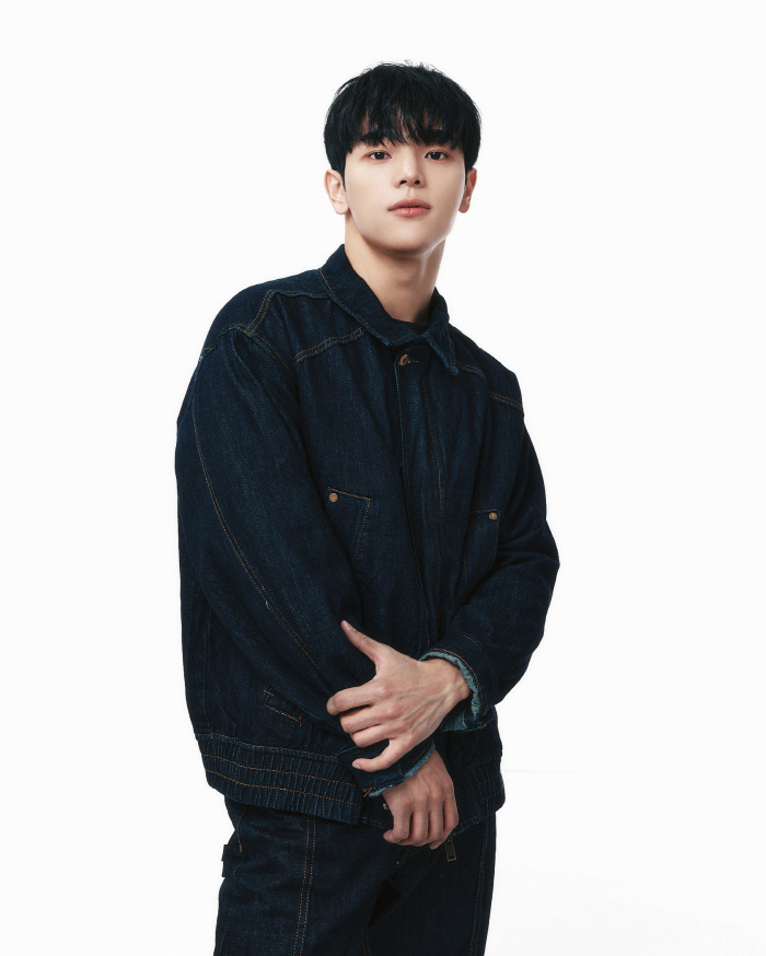 '솔로 데뷔 3주년' 김우진 "모든 나날 곁에서 응원해 준 팬들 감사"…기념 라이브 방송도 진행