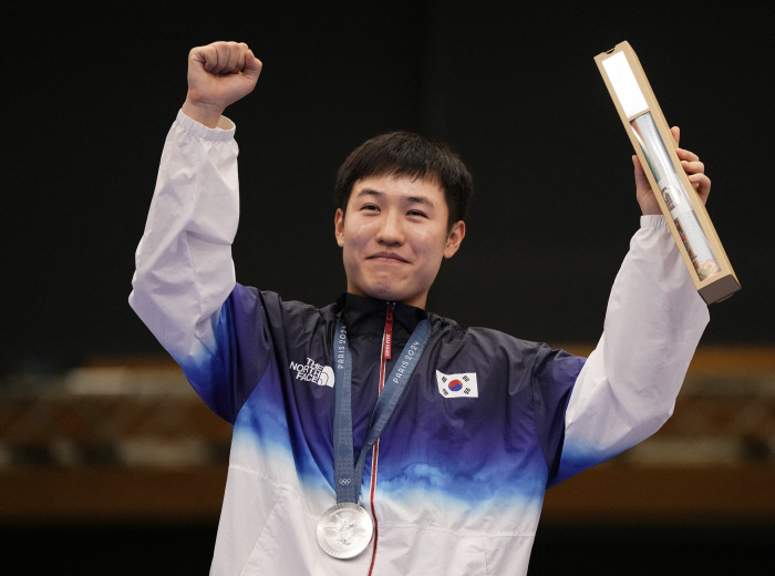 '대한민국 병장'조영재,속사권총 25m 사상 첫메달!韓사격 금3-은3 역…