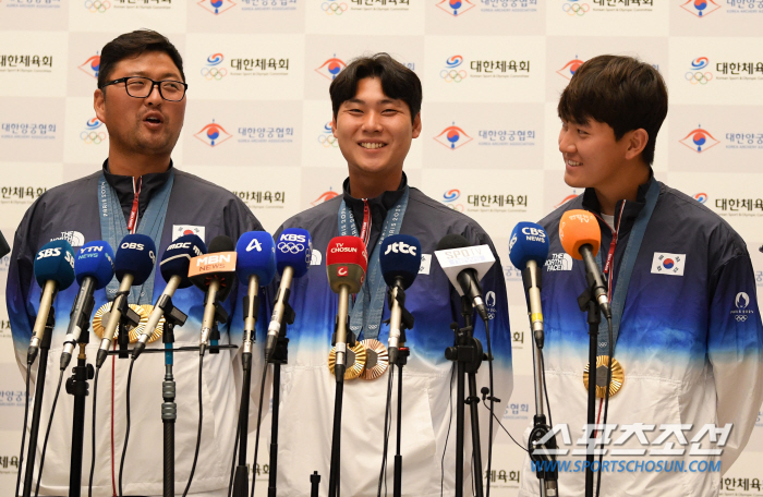 [올림픽] "손흥민 하겠답니다" 금의환향 男 양궁 대표팀, 메시&호날두=…