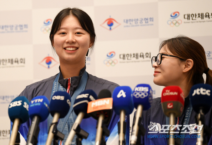 [올림픽] 파리의 양궁여제, 3관왕 임시현 "목 디스크 걸릴 것 같아요.…