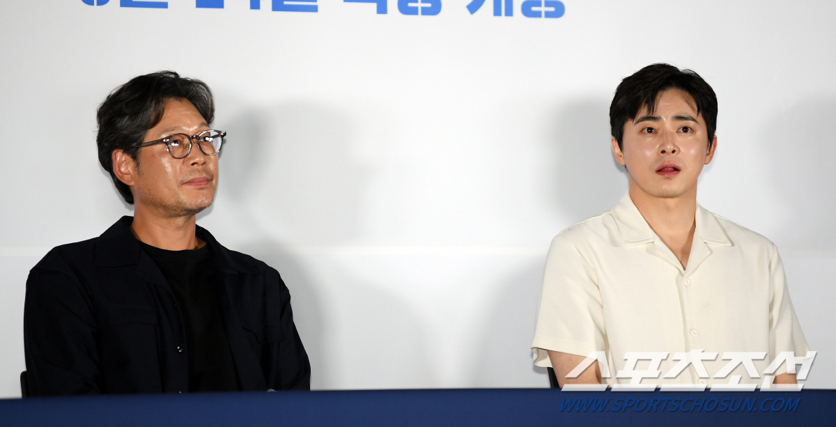 [포토] 유재명-조정석 '동료 이선균과 함께해 행복했던 영화'