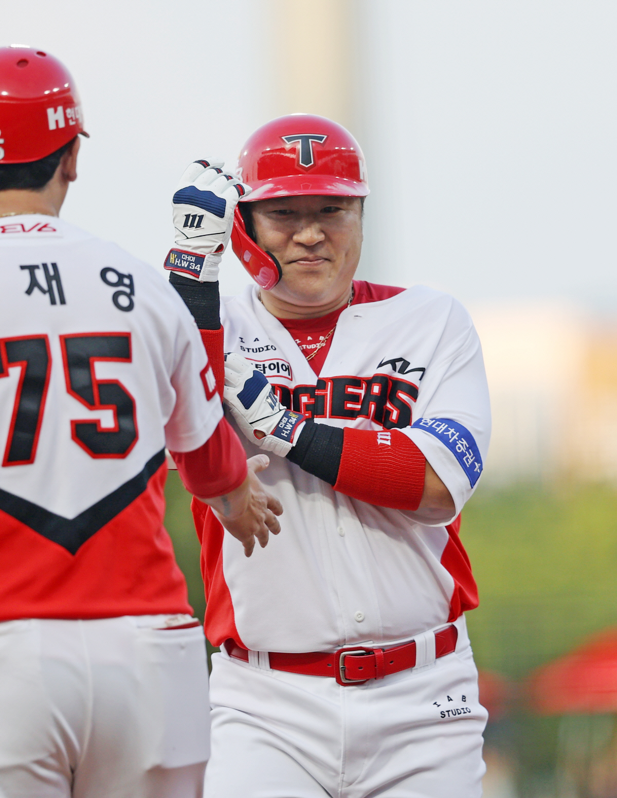 한 번의 찬스 살린 KIA는 2점, '만루 두 번→0점' KT...희비 …