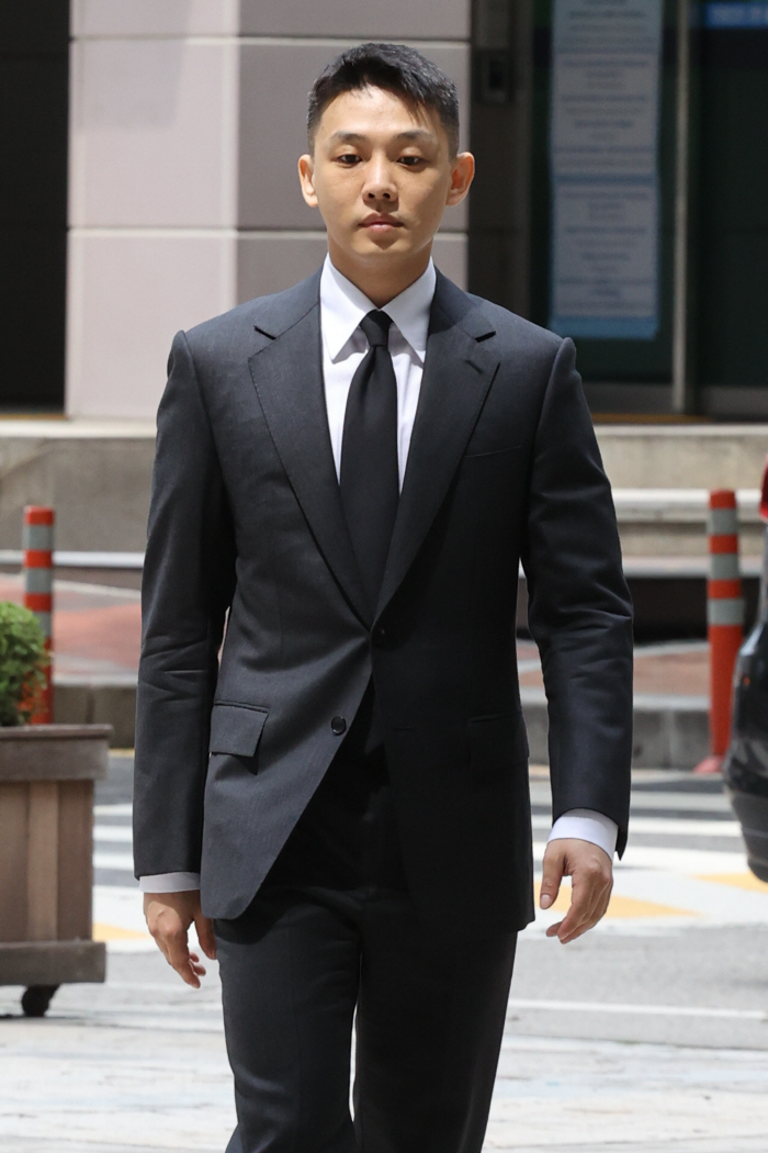 유아인, 오늘(7일) 부친상 비보..슬픔 속 빈소 지키는 중