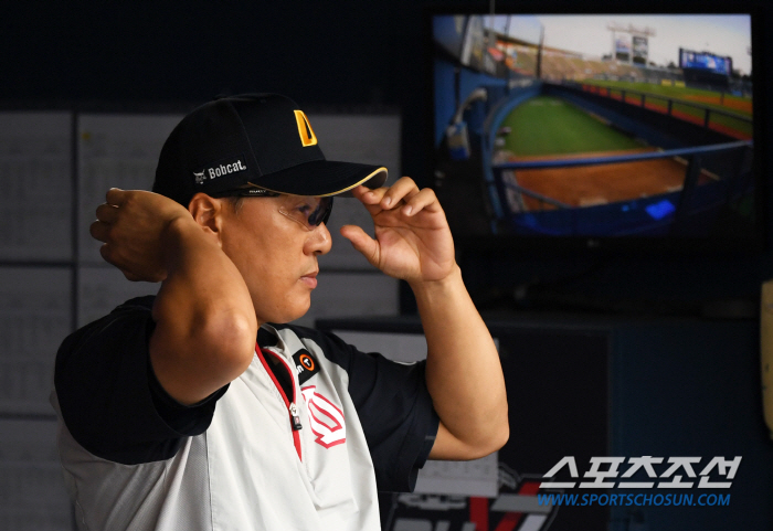 "곽빈 교체. 타이밍이 늦었다" 4점차 리드, 5회 1사에 에이스 내린 …