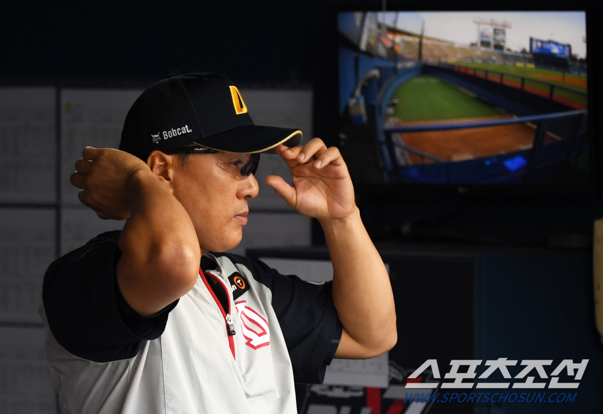 "곽빈 교체. 타이밍이 늦었다" 4점차 리드, 5회 1사에 에이스 내린 …