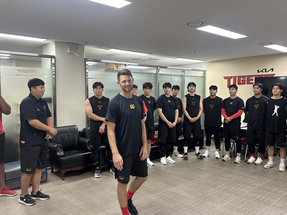 '투구 수 제한' 봉인 풀고 V12 잡으러 온 우승청부사 "KIA, 실제…