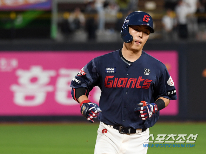 1회부터 홈런 공방! '김도영? 올해는 나야나' 데이비슨 34호포→고승민…