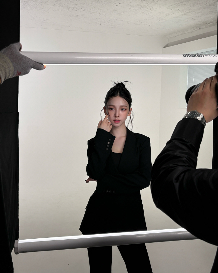 에스파 카리나, AI 아니라고? 비현실적 미모...늘씬 몸매까지 '완벽'…