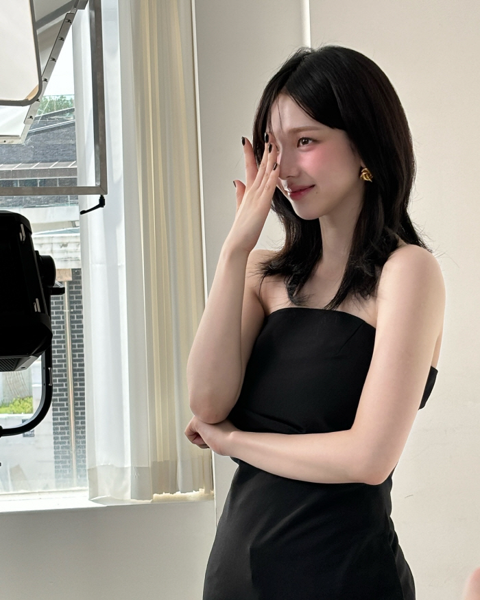 에스파 카리나, AI 아니라고? 비현실적 미모...늘씬 몸매까지 '완벽'…