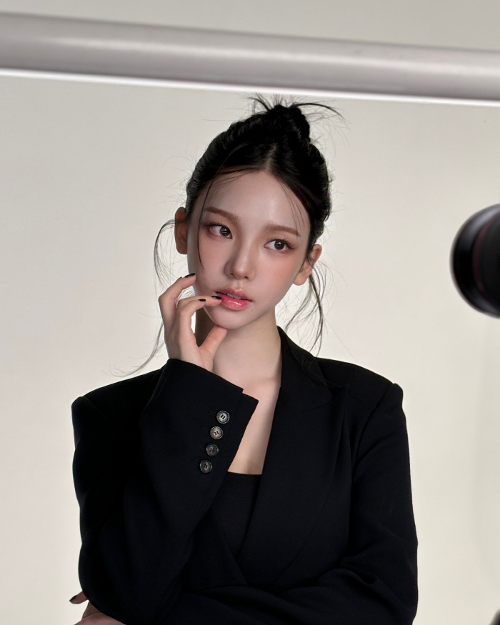 에스파 카리나, AI 아니라고? 비현실적 미모...늘씬 몸매까지 '완벽'…