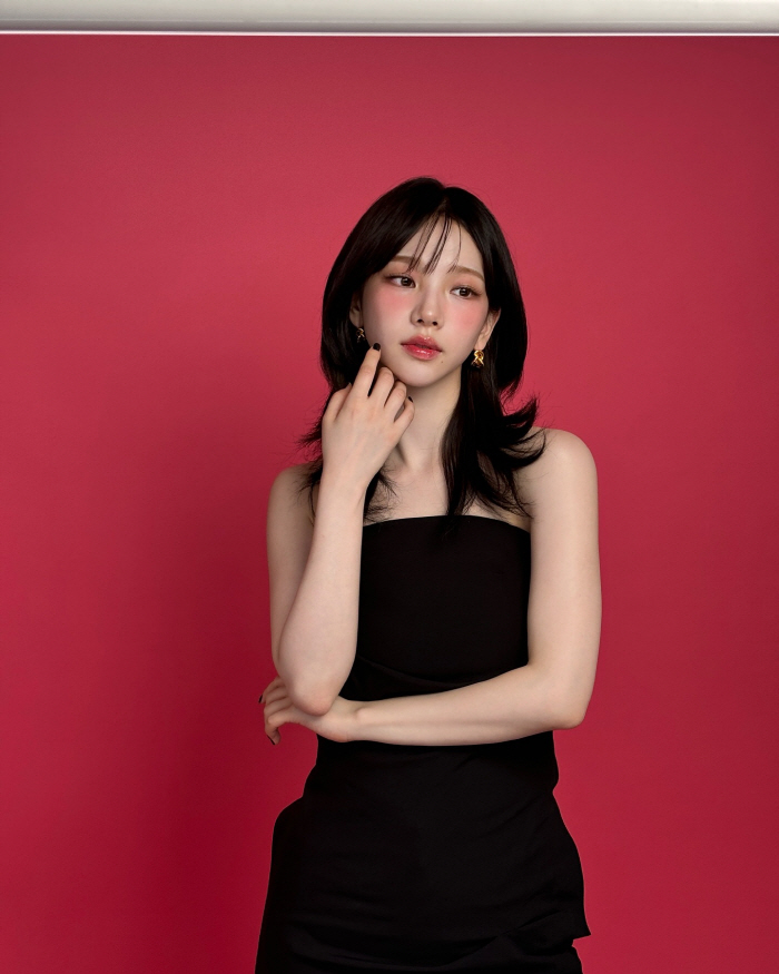 에스파 카리나, AI 아니라고? 비현실적 미모...늘씬 몸매까지 '완벽'…