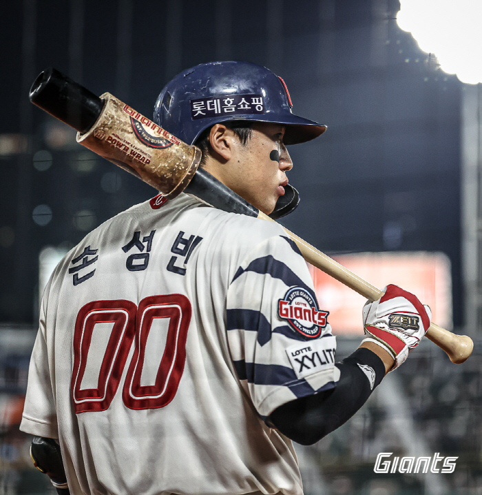 "감독님 웃음이 보고 싶어요" 눈떠보니 부산의 주전 안방마님…'당돌한 2…