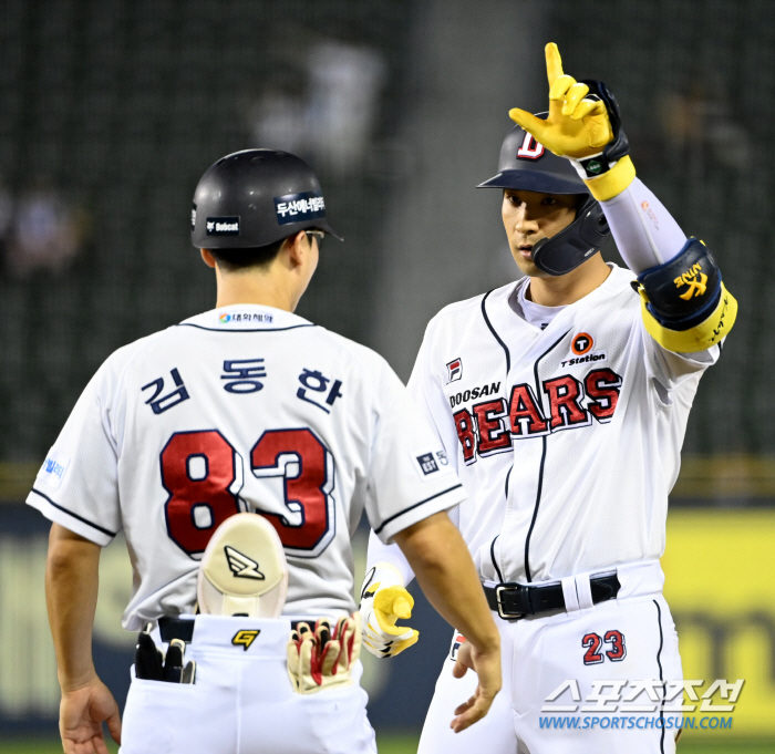 타구 맞은 김재호 선발 제외. 강승호 '강한 2번', 일주일 15안타 김…