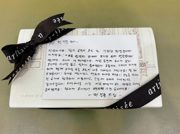 한지민, ♥최정훈 팬→연인으로..데뷔 후 첫 공개 열애 [종합]