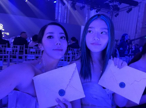 [SCin스타] '이범수 이혼 소송' 이윤진, 딸과 발리서 화려한 나들이…