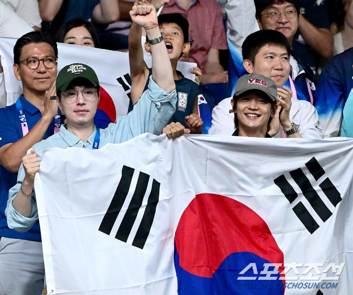 올림픽 직관 간 이동욱·샤이니 민호, '신유빈→진지희' 女 탁구 '동메달…