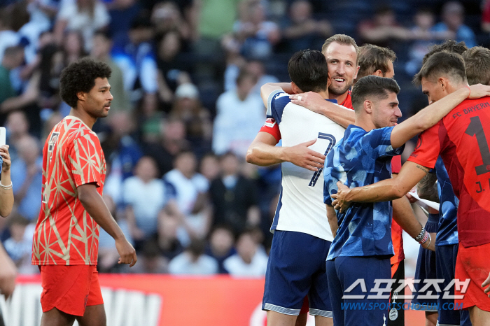 "그리웠던 '투샷'" 손흥민과 케인, 뜨거웠던 감동의 '긴 포옹'…토트넘…