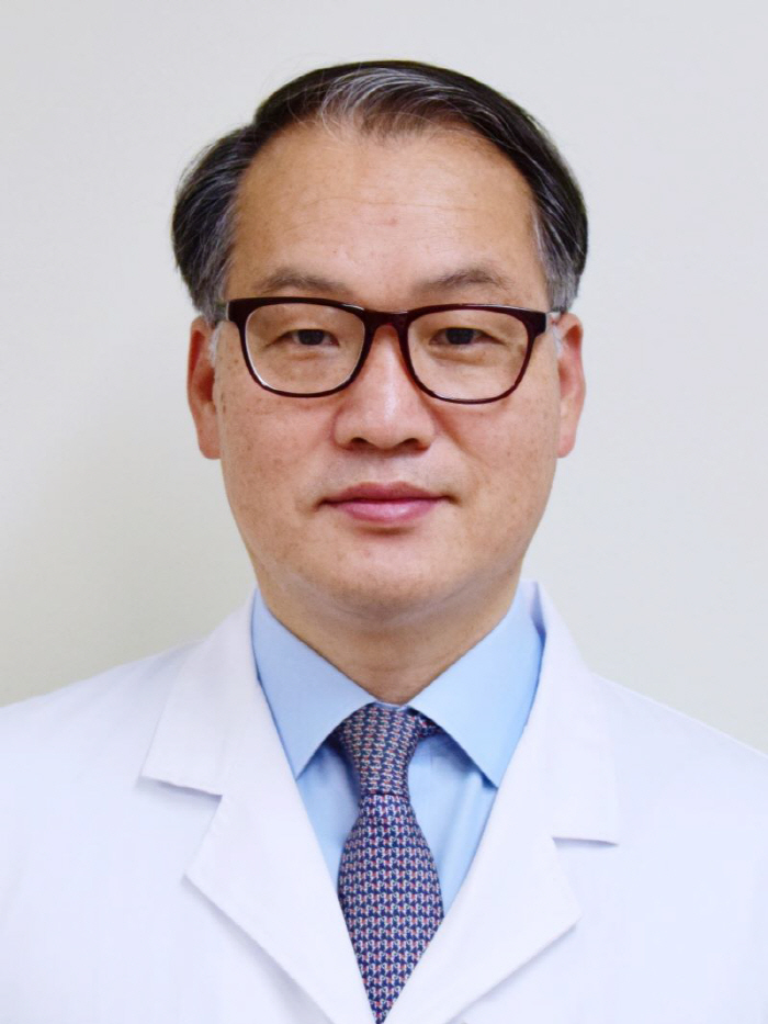 코로나19 환자 9배 늘어 재유행 조짐…백신 접종자도 안심 못 해