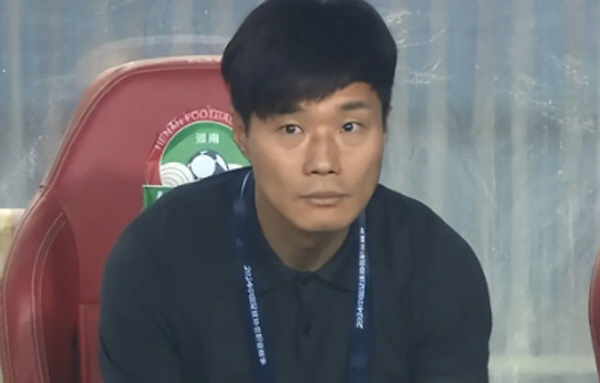 "여기가 조기축구야?" 中선수 충격적인 뱃살에 팬들 화들짝…'인간백숙설 …