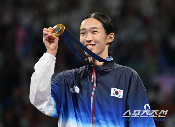 "11명중 1명이 金" 초미니선수단 최다메달 13개,겁없는 2000년대생…