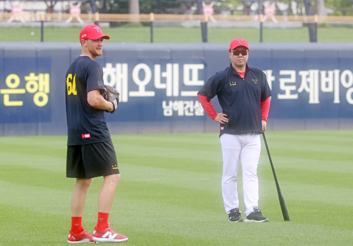 "생각보다 안 빠르다" 진짜네… 라우어, 삼성과의 데뷔전 혹독한 신고식,…