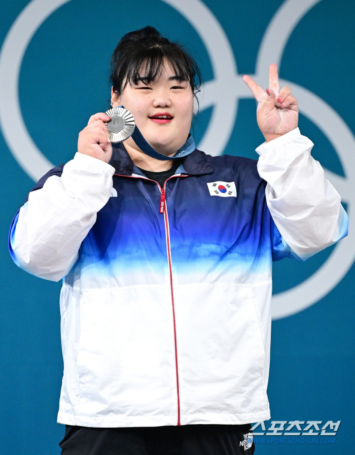 [올림픽]역도 요정→세리머니 요정→엔딩 요정! 박혜정이 들어 올린 韓 품…