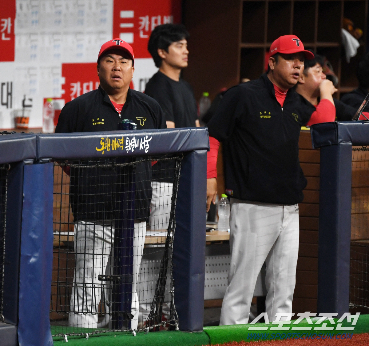 '살인 폭염' 속 고척돔 찾는 KIA, 좋아해야 하나...하필 후라도, …