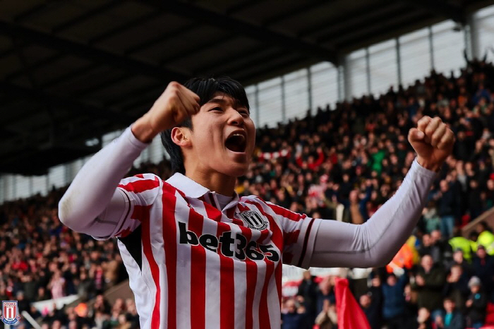스토크의 왕, 런던에서 부른다! '韓 역대급 재능' 배준호, EPL 진출…