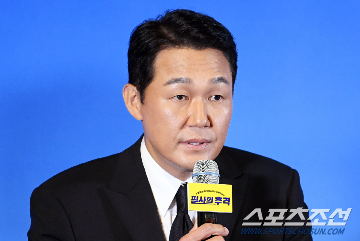 [포토] 박성웅 '즐기며 보세요'