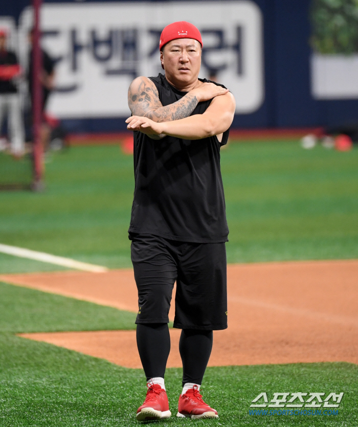 어쩌면 1위 7부능선 넘을 시점…옆구리 부상에도 원정 동행한 최고참, "…