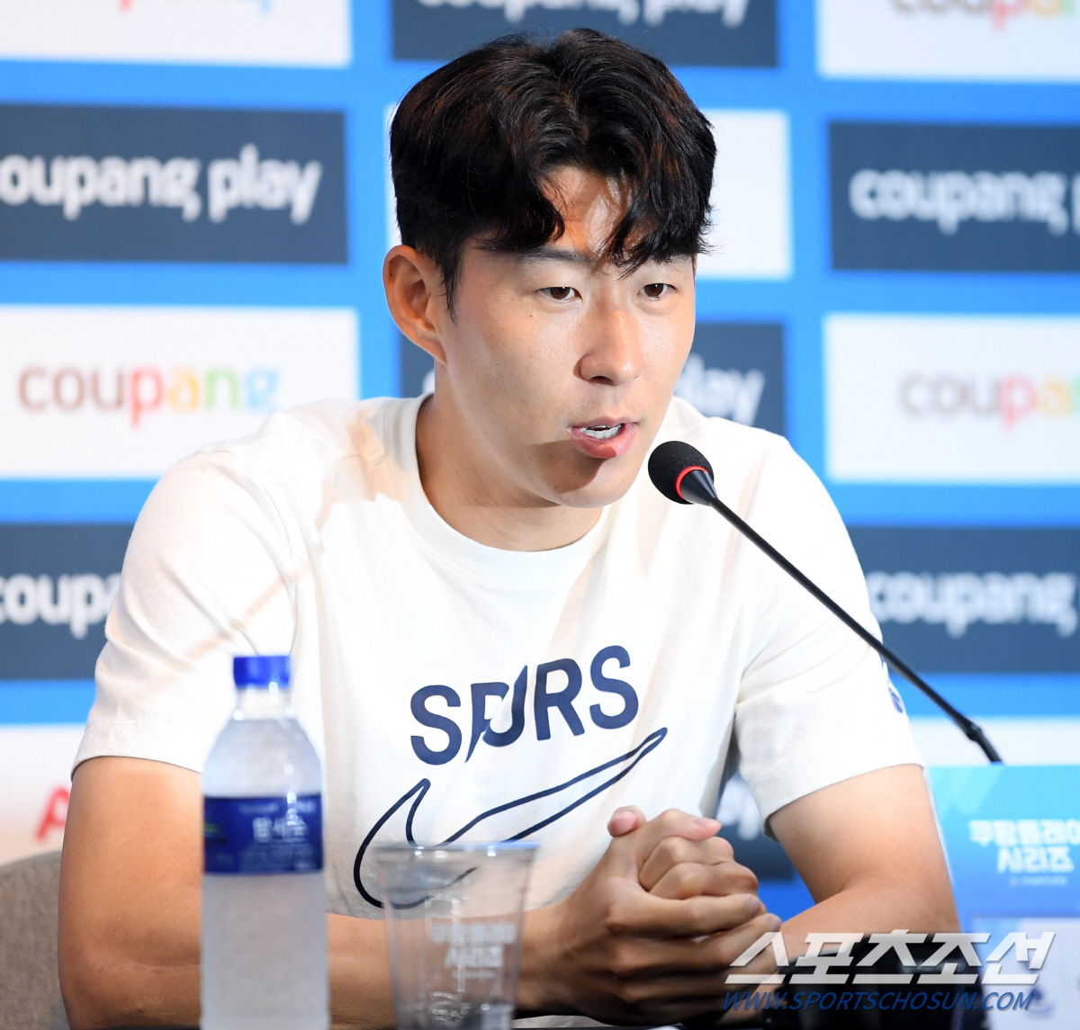'EPL 10년 차 레전드의 후배 육성' 손흥민, 애정 어린 경고로 시작…