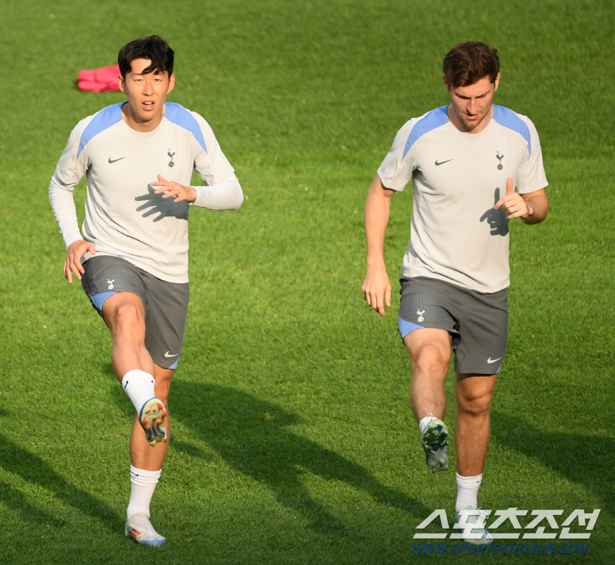 'EPL 10년 차 레전드의 후배 육성' 손흥민, 애정 어린 경고로 시작…