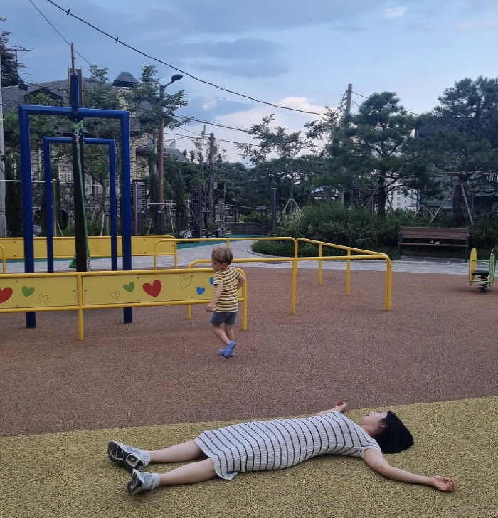 '비혼모' 사유리, 子육아 중 또 몸매 자랑…착붙 원피스로 뽐낸 S라인